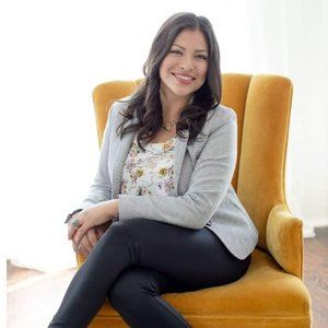 Meet your Posher, Cyntia